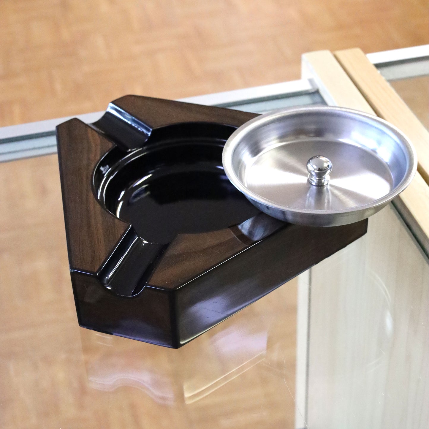 3 CIGAR DARK MAPLE & BLACK LACQUER TRIANGULAR ASHTRAY